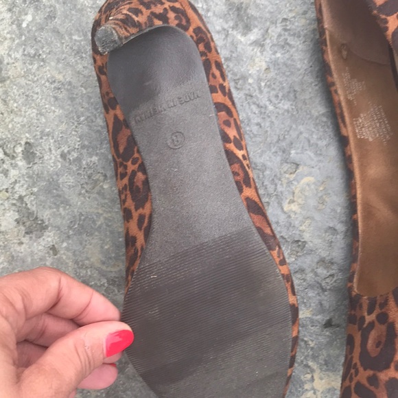 Super cute!! Leopard kitten heels size 8. - Picture 4 of 4